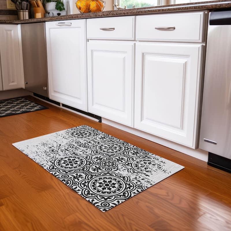 Machine Washable Indoor/ Outdoor Chantille Vintage Suzani Rug