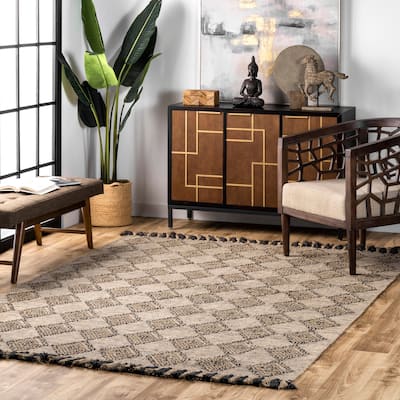 Nuloom Britta Textured Diamond Tassel Area Rug