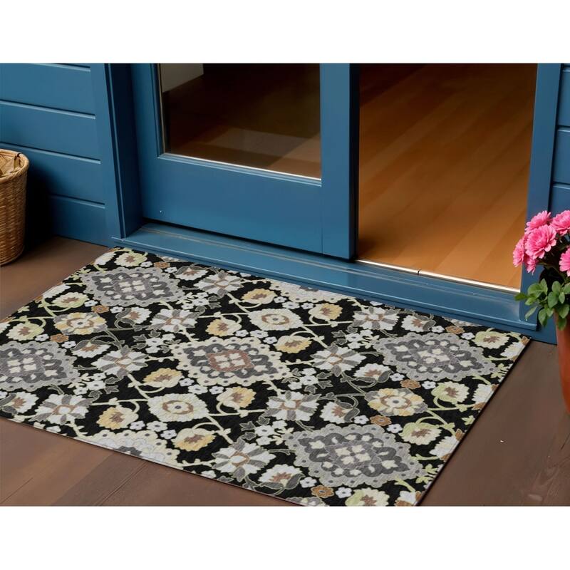 HomeRoots Oriental Traditional Rectangle Outdoor Rug - 3' x 5'