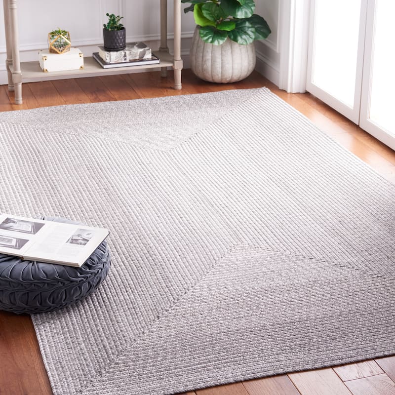 SAFAVIEH Handmade Braided Aubane Casual Rug - 7' Square - Grey