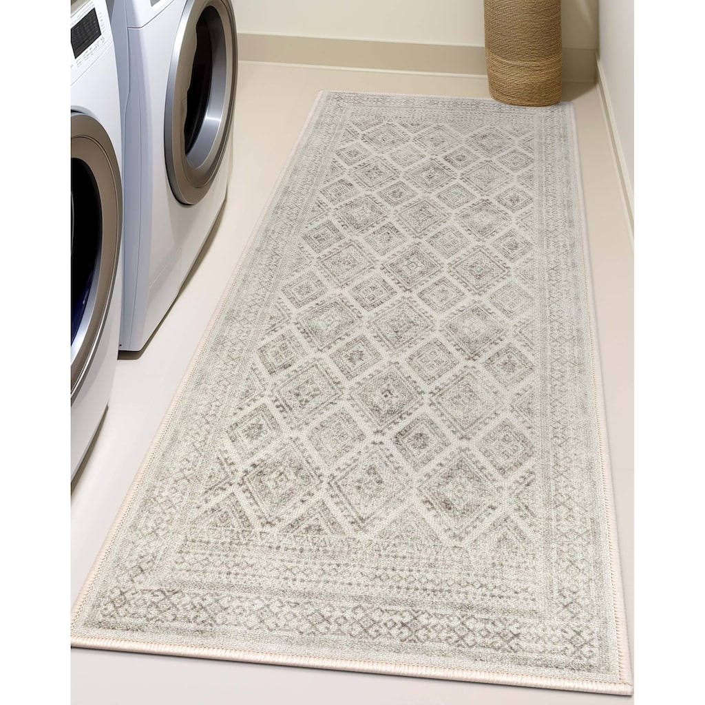 Well Woven Kings Court Sana Transitional Damask Washable Low Pile Rug
