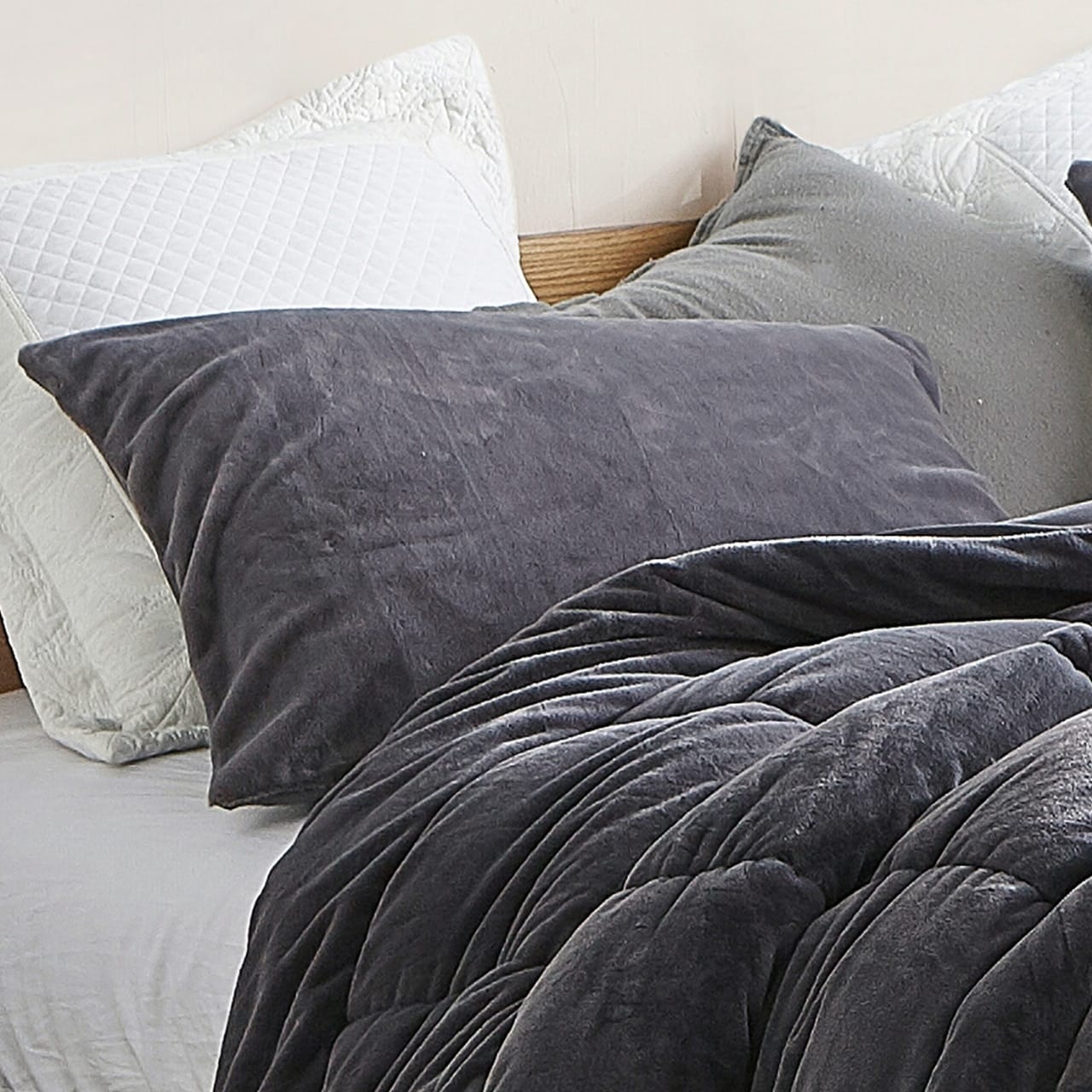 Black pillow sham clearance