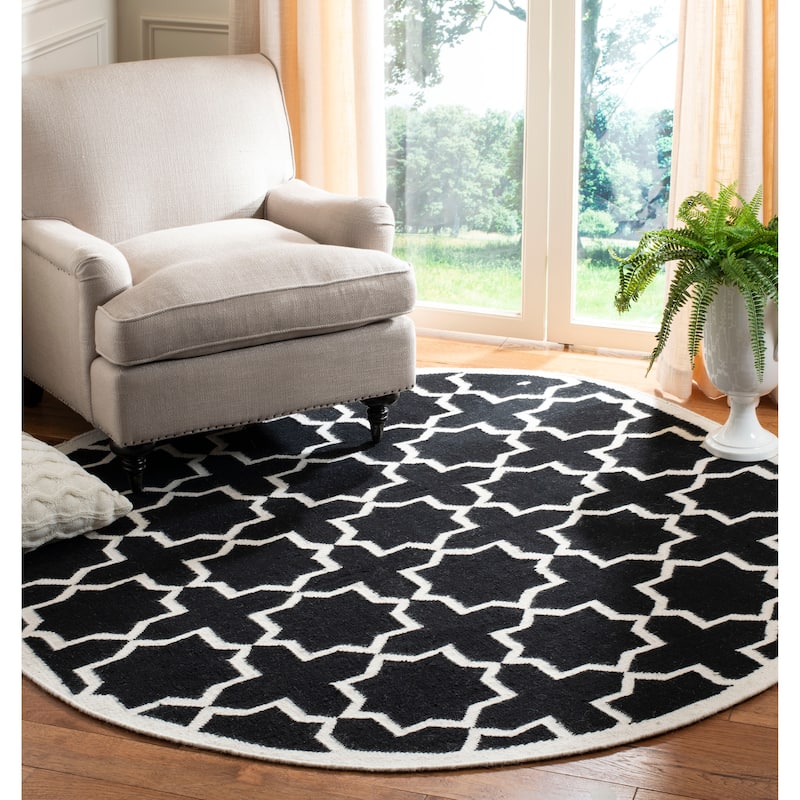 SAFAVIEH Handmade Flatweave Dhurries Cecchina Modern Moroccan Wool Rug - 6' Round - Black/Ivory