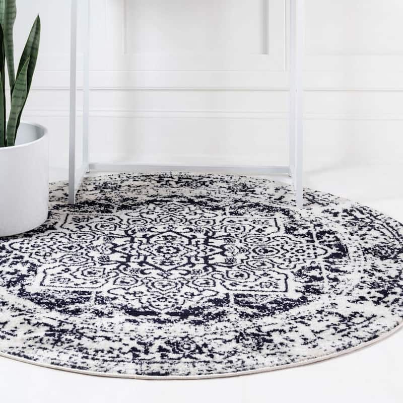 Traditional Brenda Collection Area Rug