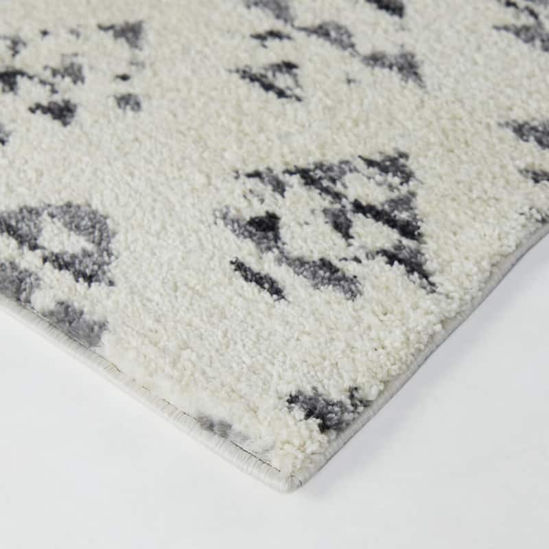 Hermann Geometric Diamond Area Rug