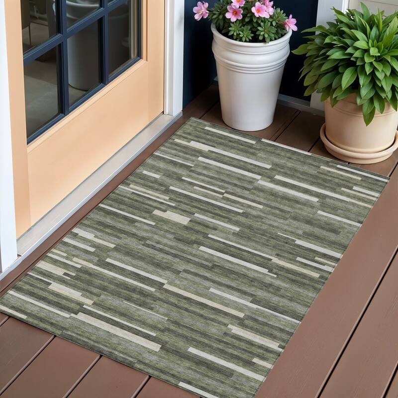 HomeRoots Striped Transitional Rectangle Outdoor Rug - 3' x 5'