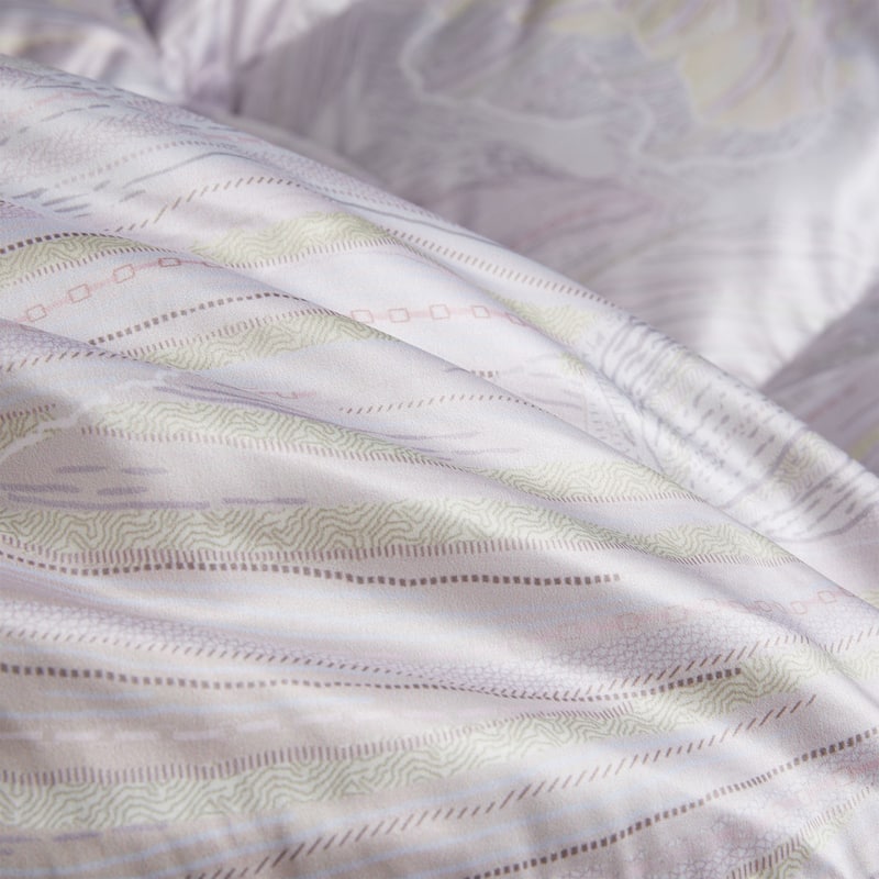 All Season luxurious Silk Covered 93% White Goose Down Comforter