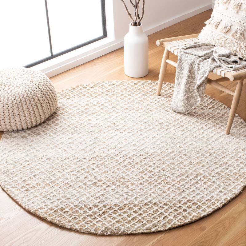 SAFAVIEH Handmade Micro-Loop Louwra Wool Rug - 5' Round - Beige/Ivory