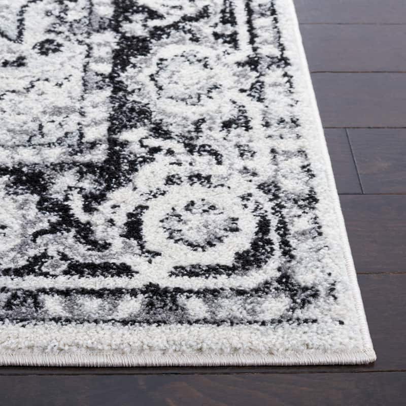 SAFAVIEH Tulum Venetia Bohemian & Eclectic Rug - 5'3" x 7'6"