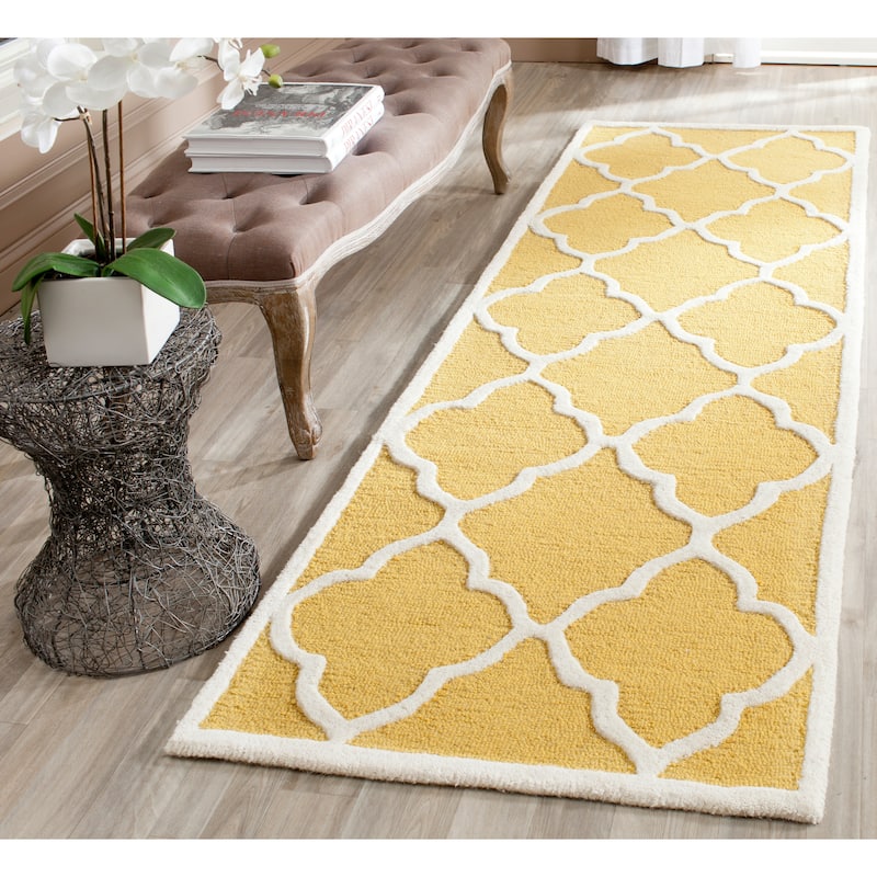 SAFAVIEH Handmade Cambridge Justina Modern Moroccan Wool Rug - 2'6" x 8' Runner - Gold/Ivory - Runner
