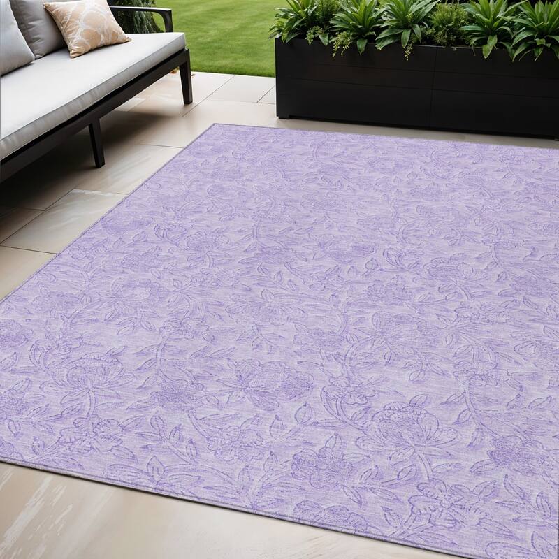 HomeRoots Floral Transitional Rectangle Outdoor Rug - 5' X 8'