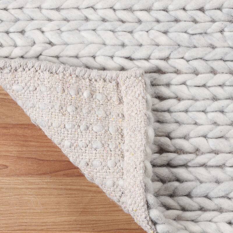 Handcrafted Traditional Rustic Handmade Braided Wool Indoor Area Rug by Superior