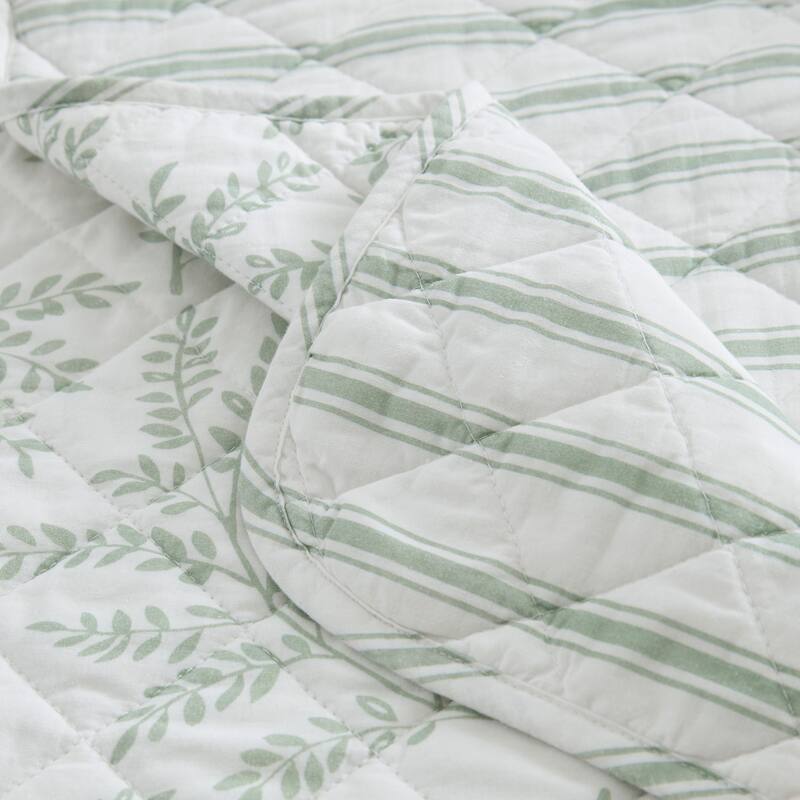 Martha Stewart Murray Leaves Cotton Reversible Green Quilt Set