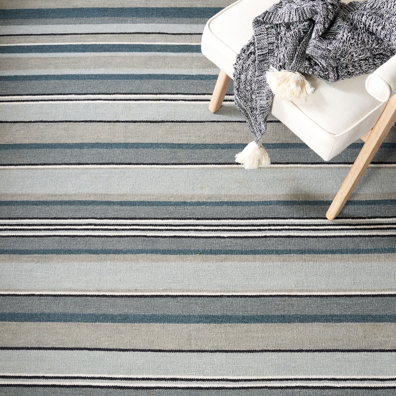 SAFAVIEH Handmade Striped Kilim Torrie Casual Wool Rug