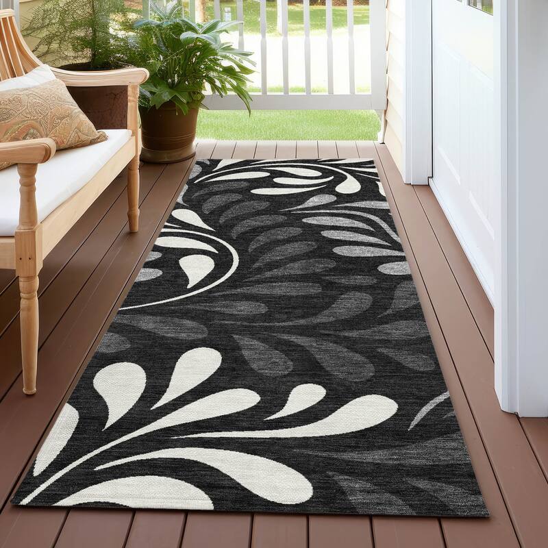 Machine Washable Indoor/ Outdoor Floral Arabesque Chantille Rug - Black - 2'3" x 7'6"