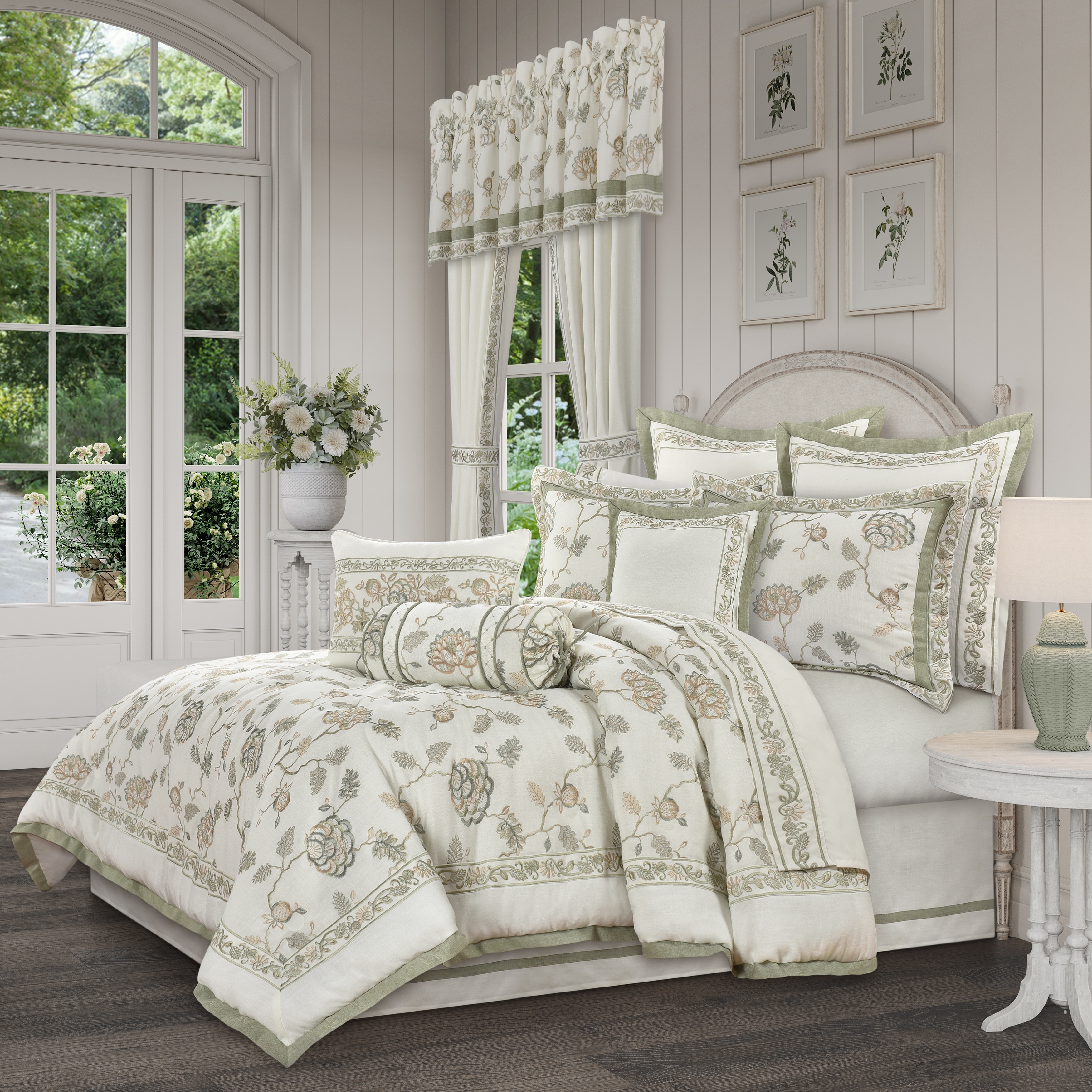 J. Queen New York Fairview Comforter Set