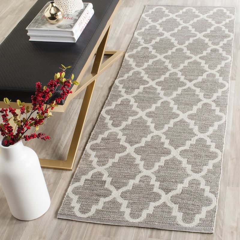 SAFAVIEH Handmade Flatweave Montauk Marie Casual Cotton Rug - 2'3" x 9' Runner - Grey/Ivory
