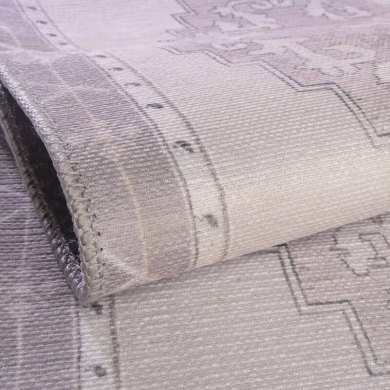 Traditional Rine Collection Area Rug