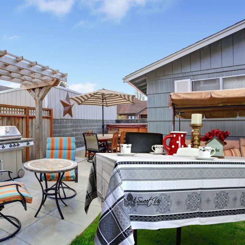 Wipeable Spill Resistant French Floral Cotton Sens Jacquard Tablecloth - 63 x 78 in.