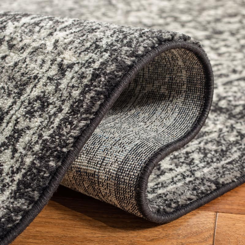 SAFAVIEH Evoke Pety Vintage Distressed Rug