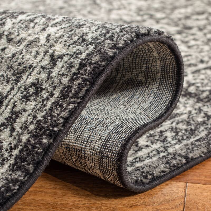 SAFAVIEH Evoke Quinn Vintage Distressed Rug