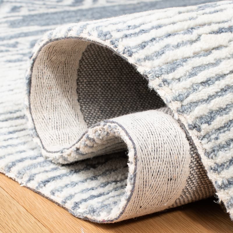 SAFAVIEH Handmade Metro Maelane French Country Wool Rug