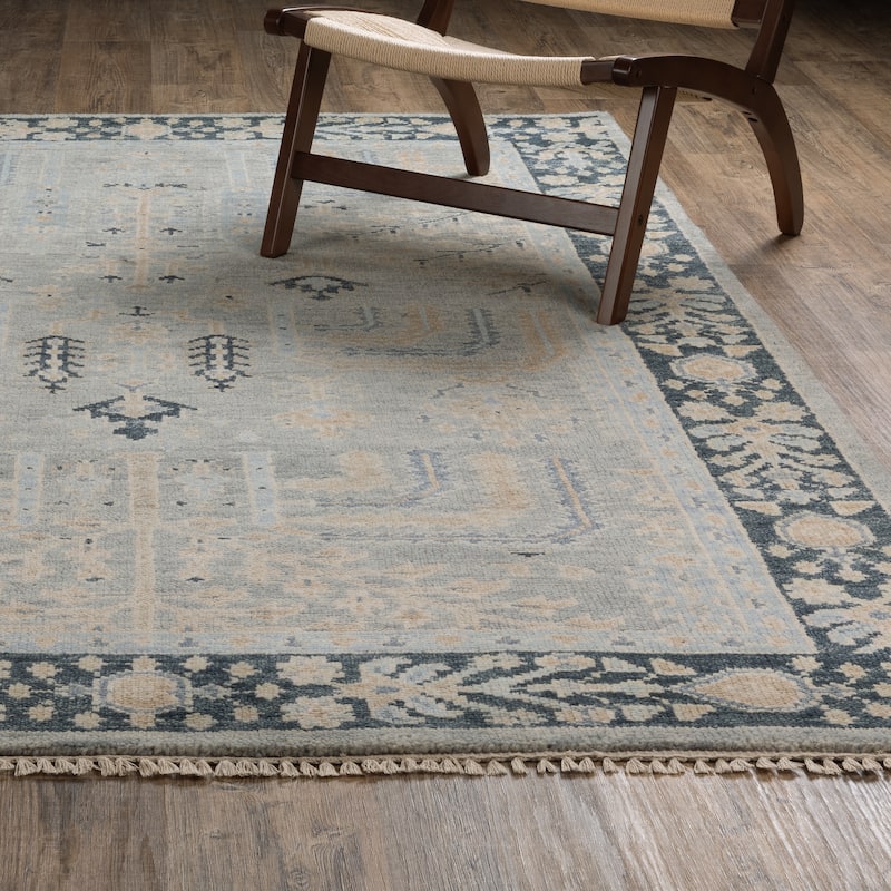 Maylin Traditional Oriental Grey/ Blue Area Rug - 10' x 14' - Rectangle