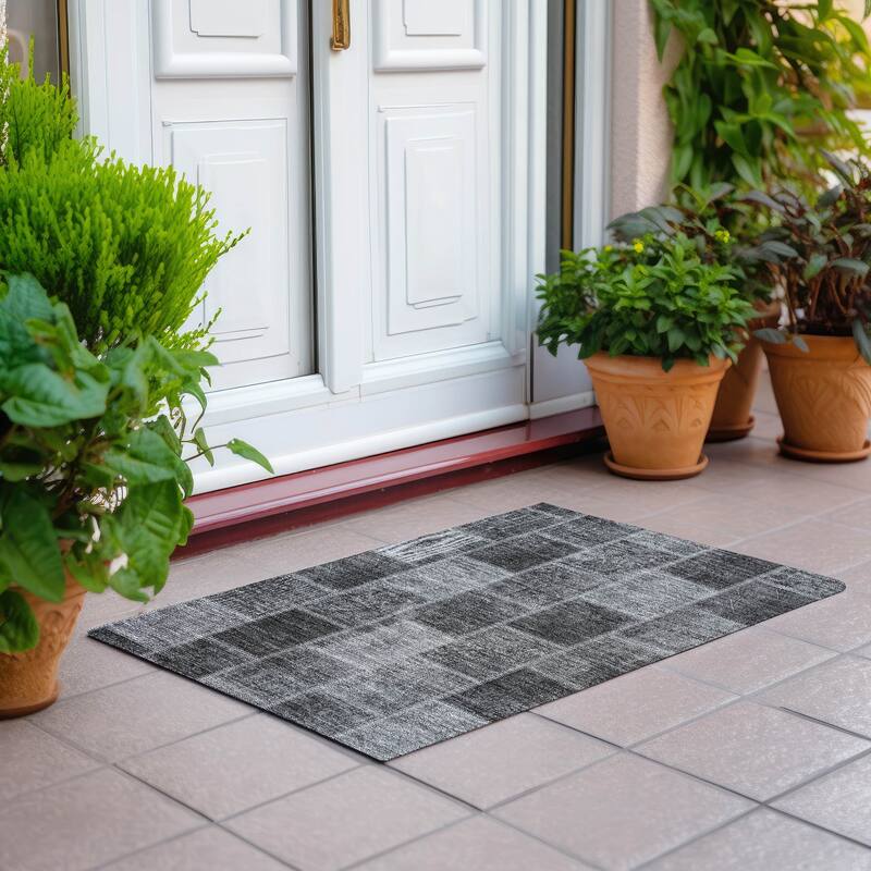 Machine Washable Indoor/ Outdoor Chantille Traditional Patchwork Rug - Gray - 1'8" x 2'6"