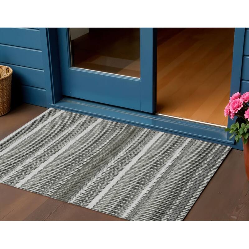 HomeRoots Striped Transitional Rectangle Outdoor Rug - 3' x 5'