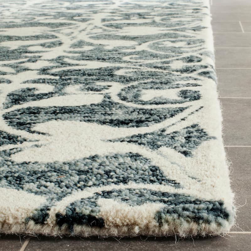SAFAVIEH Handmade Chatham Dajana Modern Wool Rug