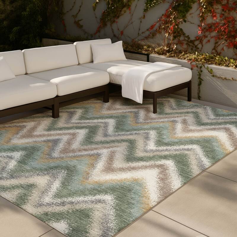 Machine Washable Indoor/ Outdoor Modern Chevron Chantille Rug