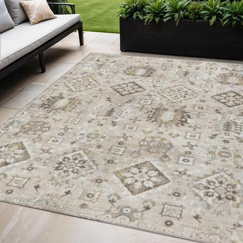 HomeRoots Floral Medallion Traditional Rectangle Outdoor Rug - 5' X 8'