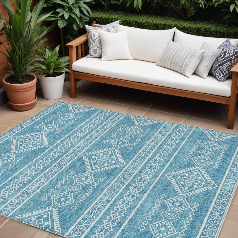 HomeRoots Southwestern Transitional Rectangle Outdoor Rug - 10' X 14'