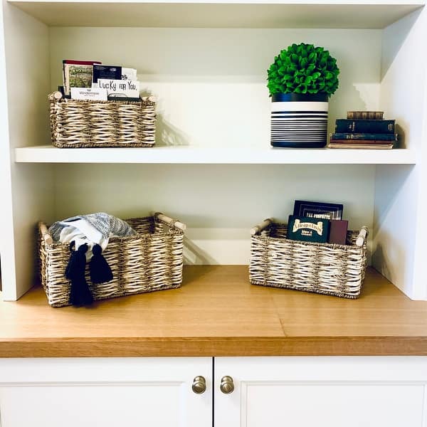 https://ak1.ostkcdn.com/images/products/is/images/direct/f06b5bd08f9a505b5a963a99609cc4b23e16730b/Two-tone-Maize-and-Seagrass-Storage-Baskets-%28Set-of-3%29.jpg?impolicy=medium