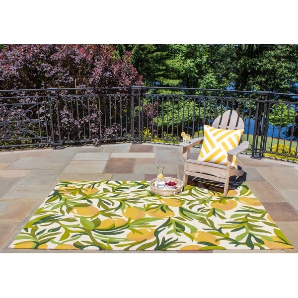 Indoor/Outdoor Tile-Inspired Hooked Polypropylene Accent Rug