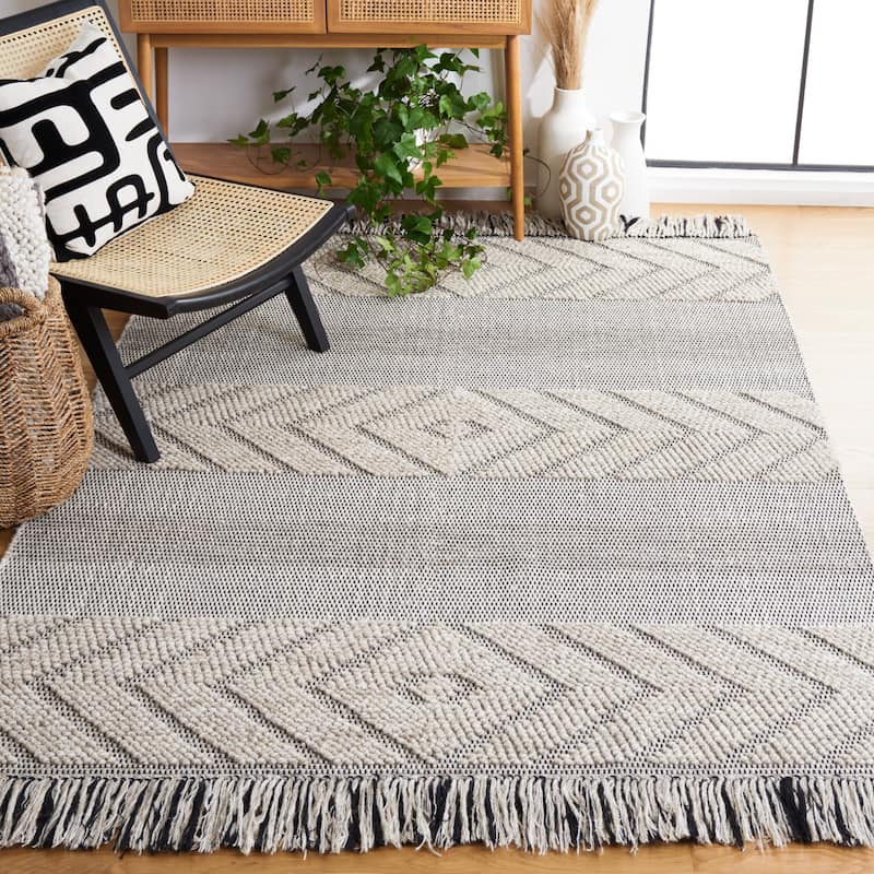 SAFAVIEH Vermont Corlien Wool Fringe Rug - 3' x 5' - Beige/Ivory