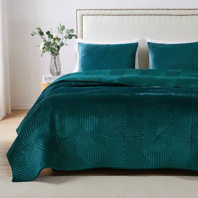 Barefoot Bungalow Riviera Velvet Modern Quilt and Pillow Sham Set