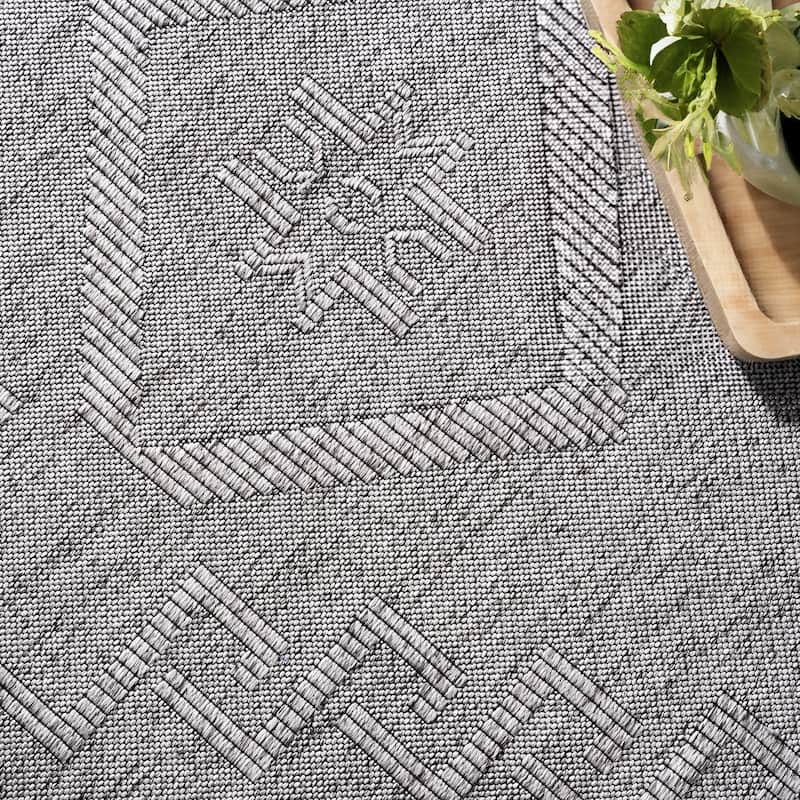 Alameda Solid Color Medallion Machine Washable Indoor Area Rug