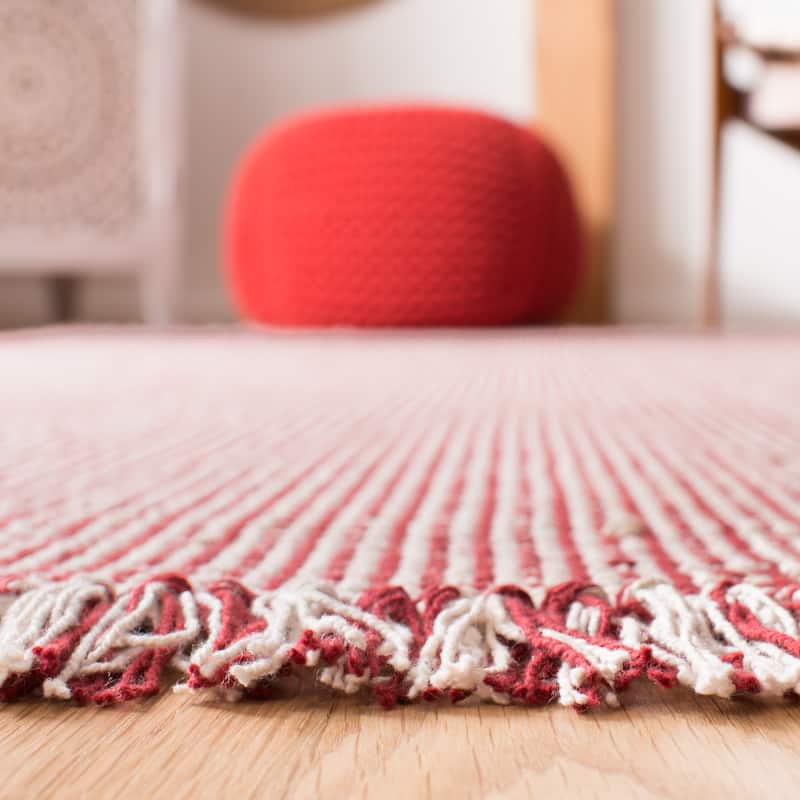 SAFAVIEH, Handmade Montauk Cliff Stripe Flatweave Cotton Fringe Rug