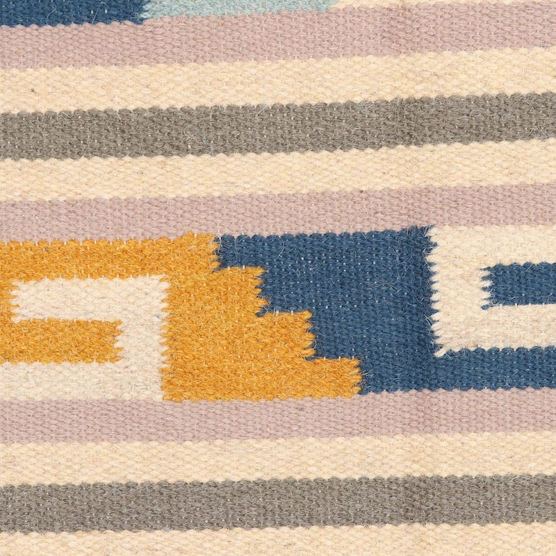 Handmade Spiral Brilliance Wool area rug (India) - Big