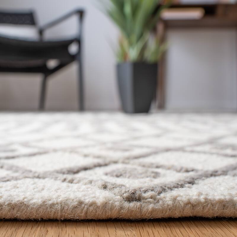 SAFAVIEH Handmade Blossom Mahalia Modern Floral Wool Rug