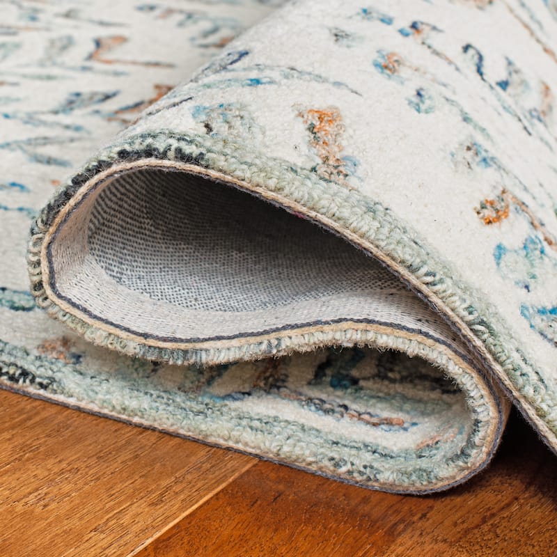 SAFAVIEH Handmade Capri Ilianka Wool Rug