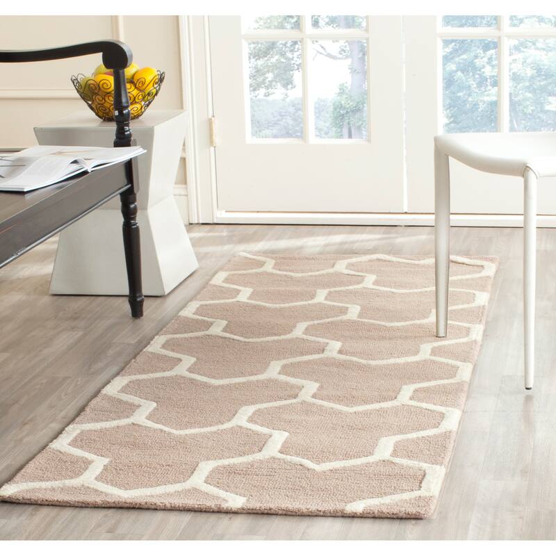 SAFAVIEH Handmade Cambridge Nevila Modern Moroccan Wool Rug - 2'6" x 6' Runner - Beige/Ivory