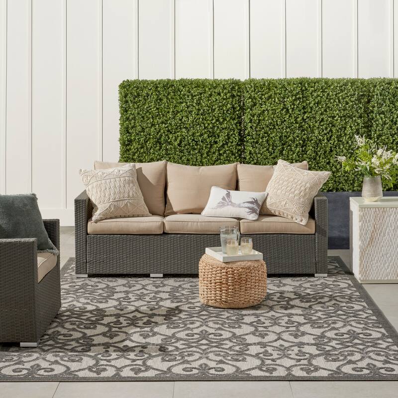 Nourison Aloha Transitional Scroll Indoor/Outdoor Damask Rug