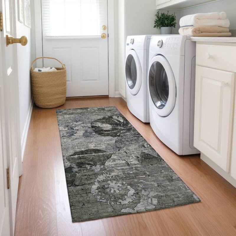 Machine Washable Indoor/ Outdoor Abstract Leaves Chantille Rug - Gray - 2'3" x 7'6"