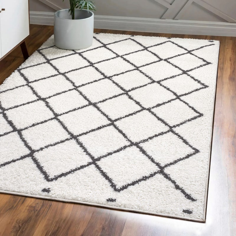JONATHAN Y Pere Moroccan Style Diamond Shag Area Rug