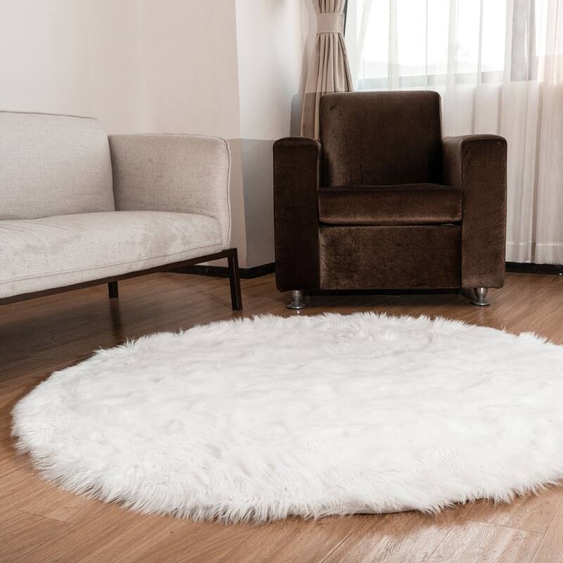 Silver Orchid Parrott Faux Fur Sheepskin Area Rug - 3' Round - White
