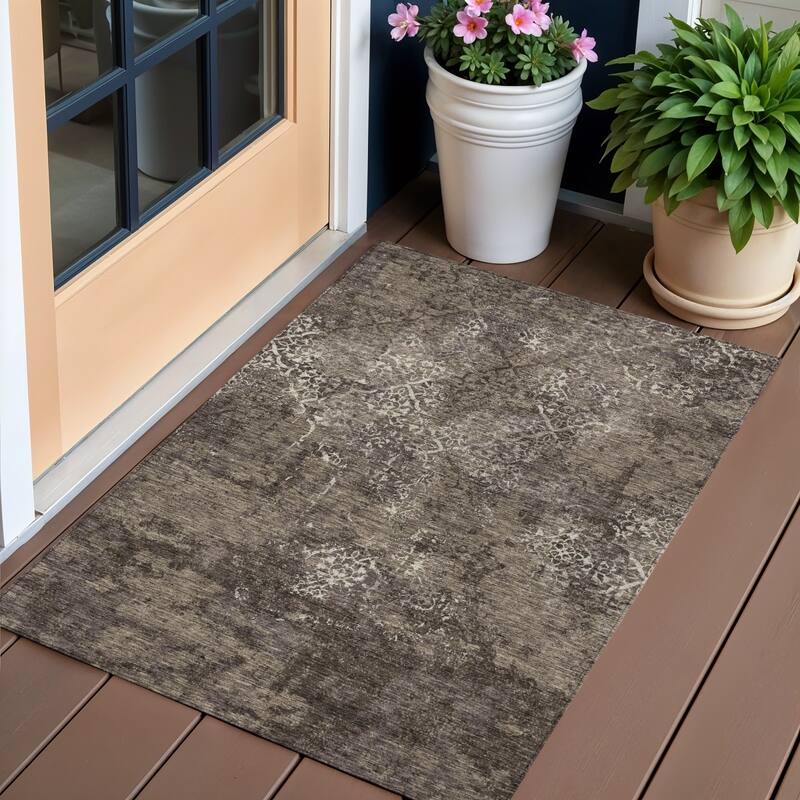 HomeRoots Floral Transitional Rectangle Outdoor Rug - 3' x 5'