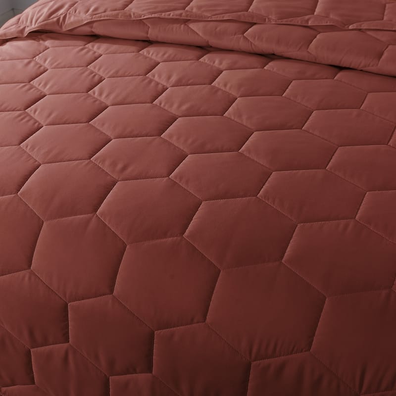 Honeycomb Stitch Down Alternative Blanket