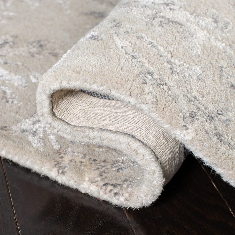SAFAVIEH Handmade Glamour Sadhna Modern Viscose Rug